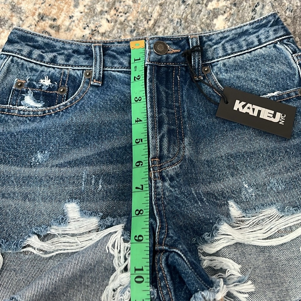 Katie J NYC Malibu Jean Shorts ** - Picture 10 of 10